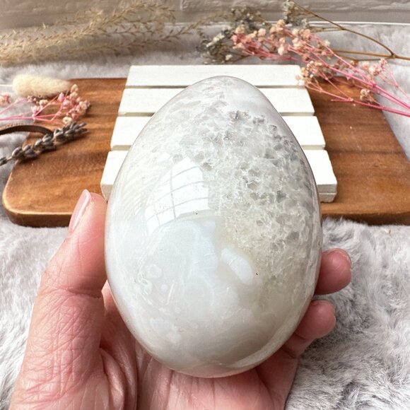 Gorgeous Agate Egg with Druzy - Picture 6 of 9